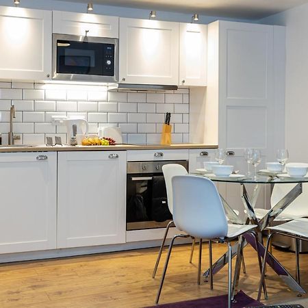 Pillo Rooms Serviced Apartments - Salford Manchester Bagian luar foto