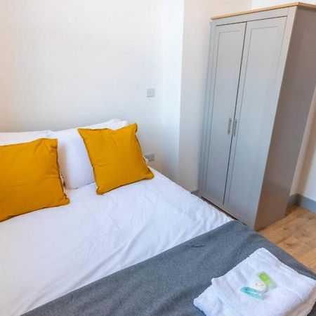 Pillo Rooms Serviced Apartments - Salford Manchester Bagian luar foto