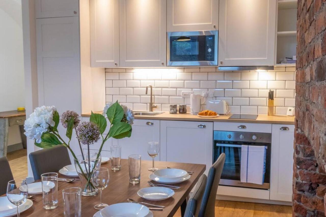 Pillo Rooms Serviced Apartments - Salford Manchester Bagian luar foto