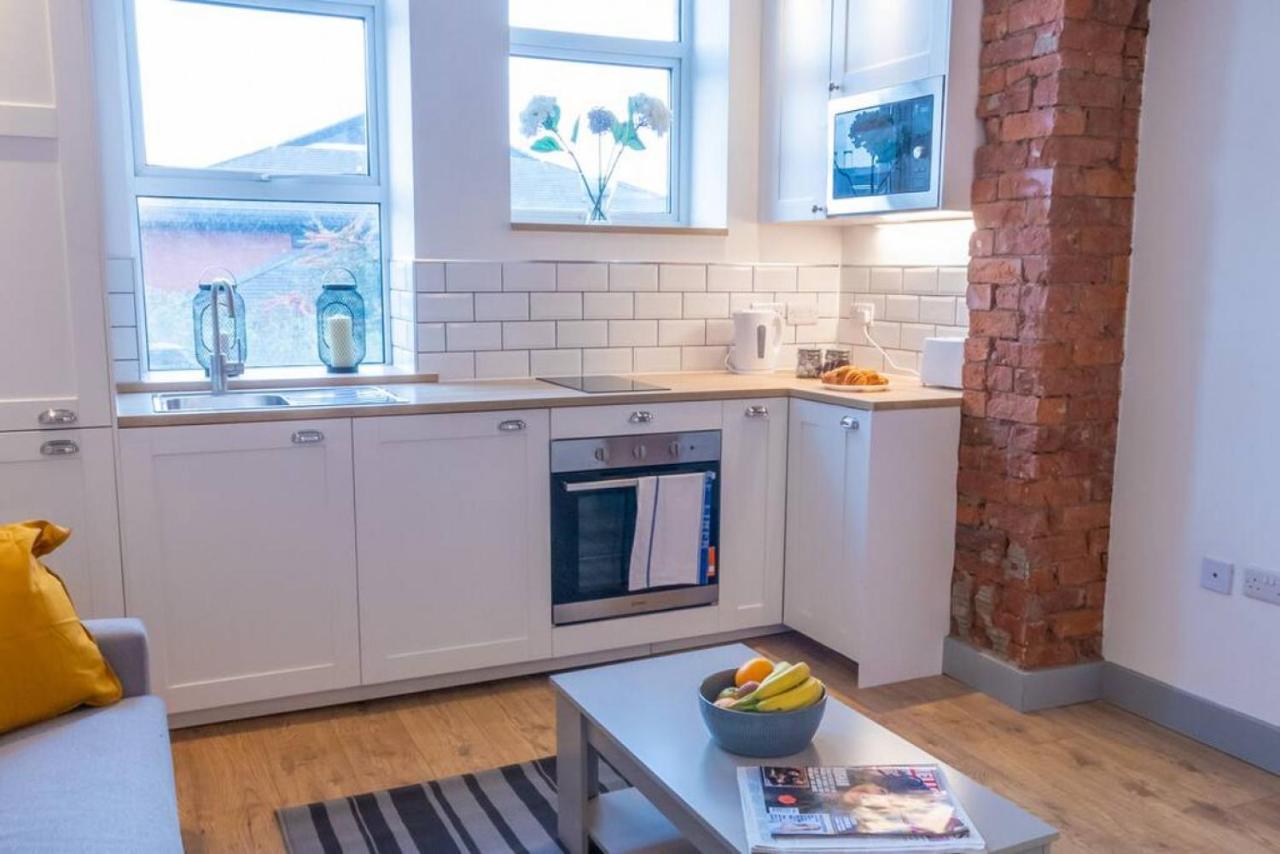 Pillo Rooms Serviced Apartments - Salford Manchester Bagian luar foto
