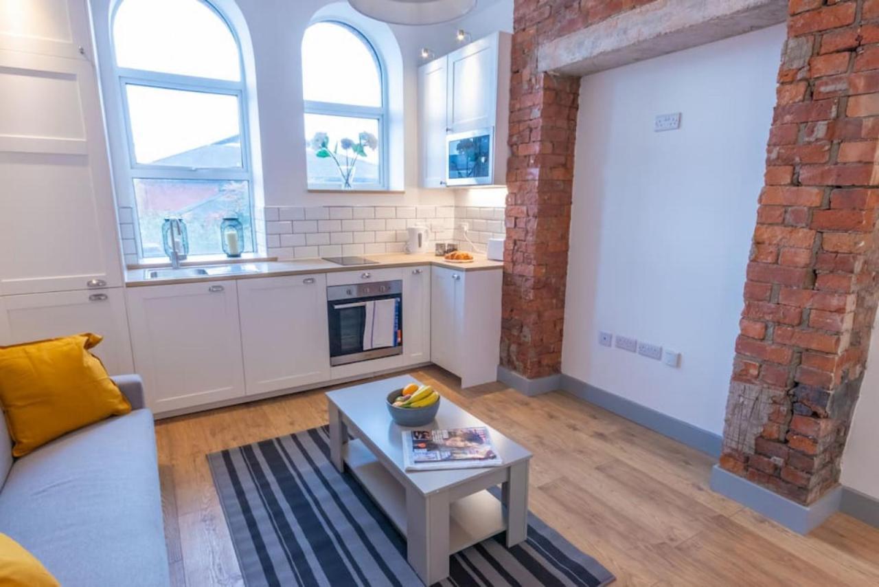 Pillo Rooms Serviced Apartments - Salford Manchester Bagian luar foto