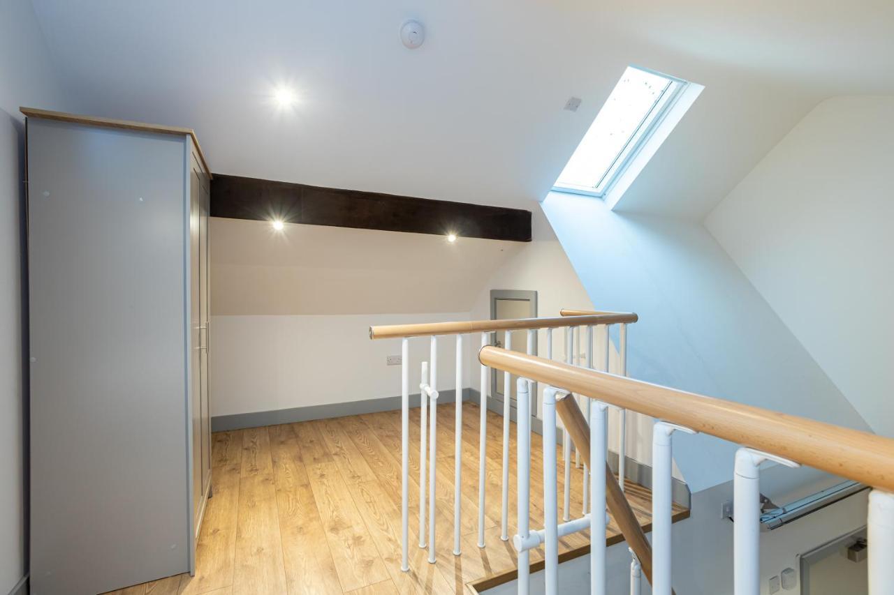 Pillo Rooms Serviced Apartments - Salford Manchester Bagian luar foto
