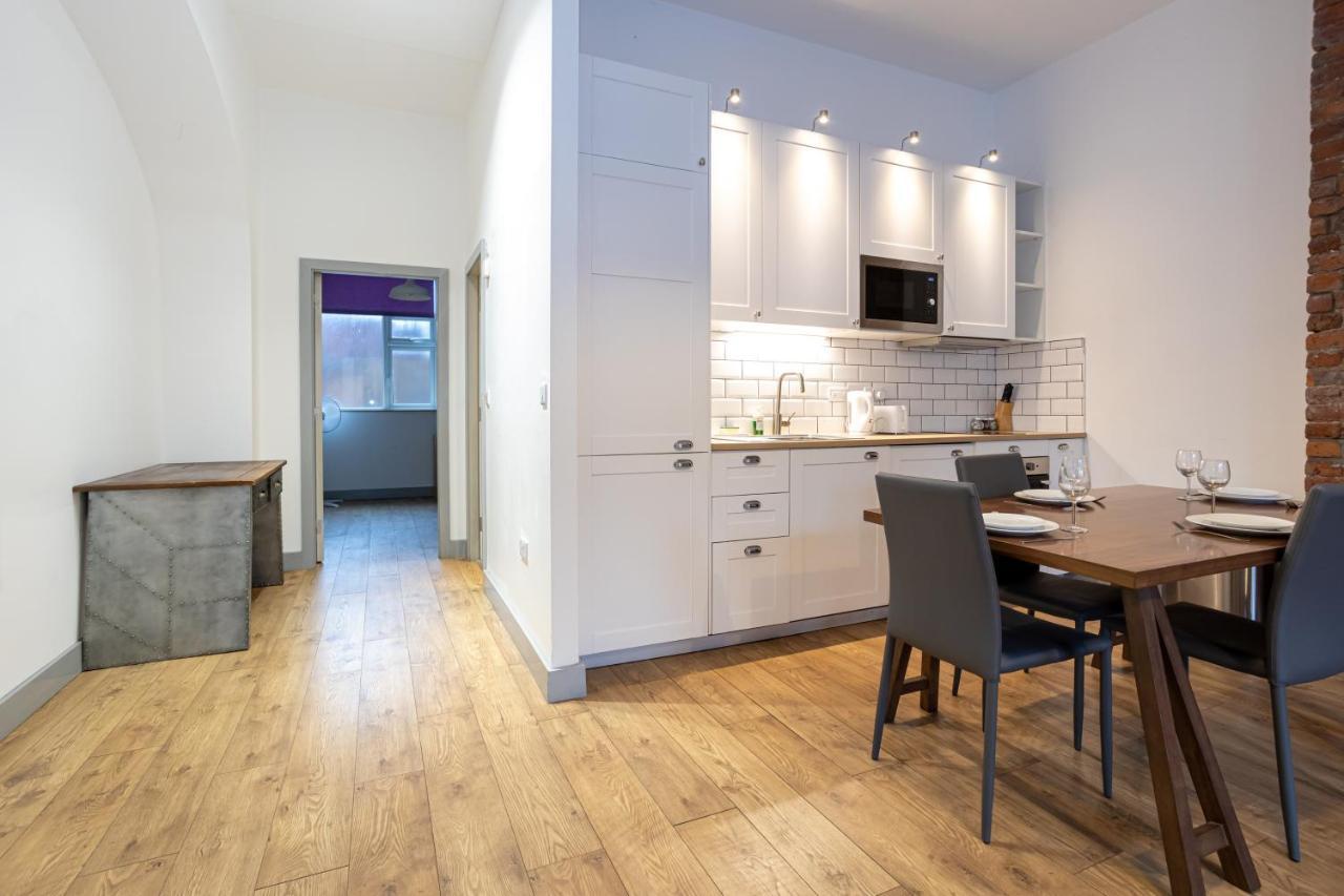 Pillo Rooms Serviced Apartments - Salford Manchester Bagian luar foto