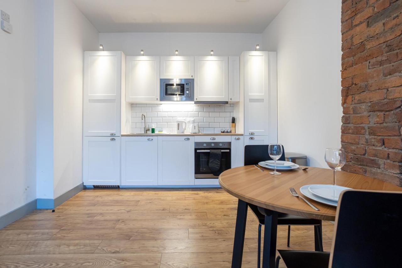 Pillo Rooms Serviced Apartments - Salford Manchester Bagian luar foto