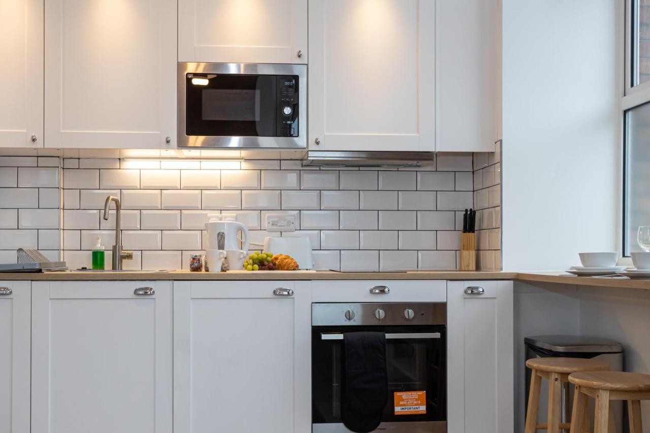 Pillo Rooms Serviced Apartments - Salford Manchester Bagian luar foto