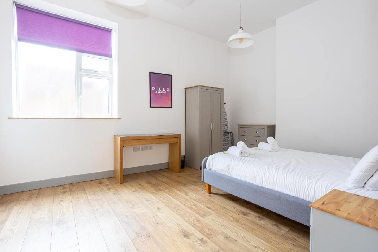 Pillo Rooms Serviced Apartments - Salford Manchester Bagian luar foto