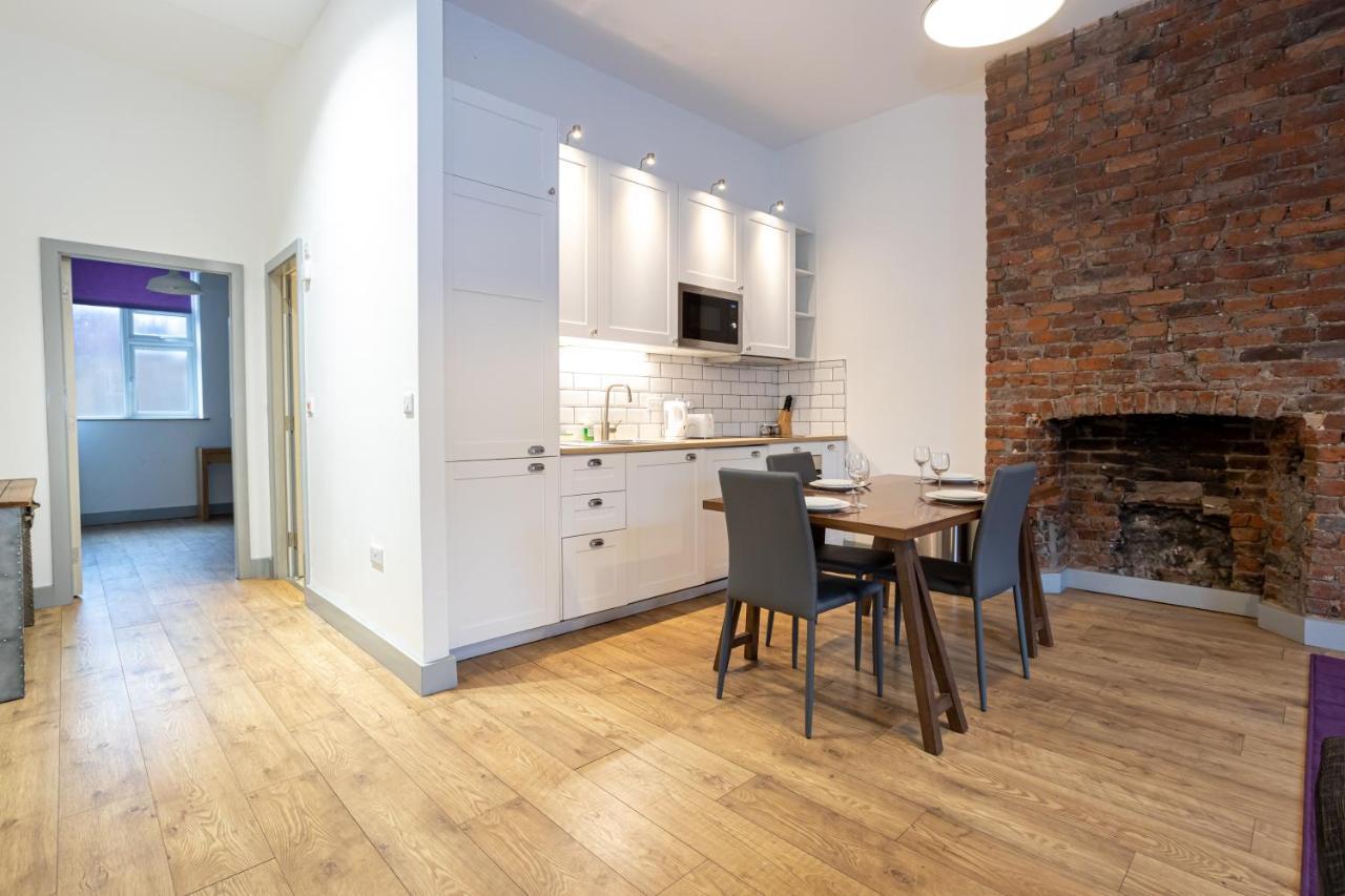 Pillo Rooms Serviced Apartments - Salford Manchester Bagian luar foto