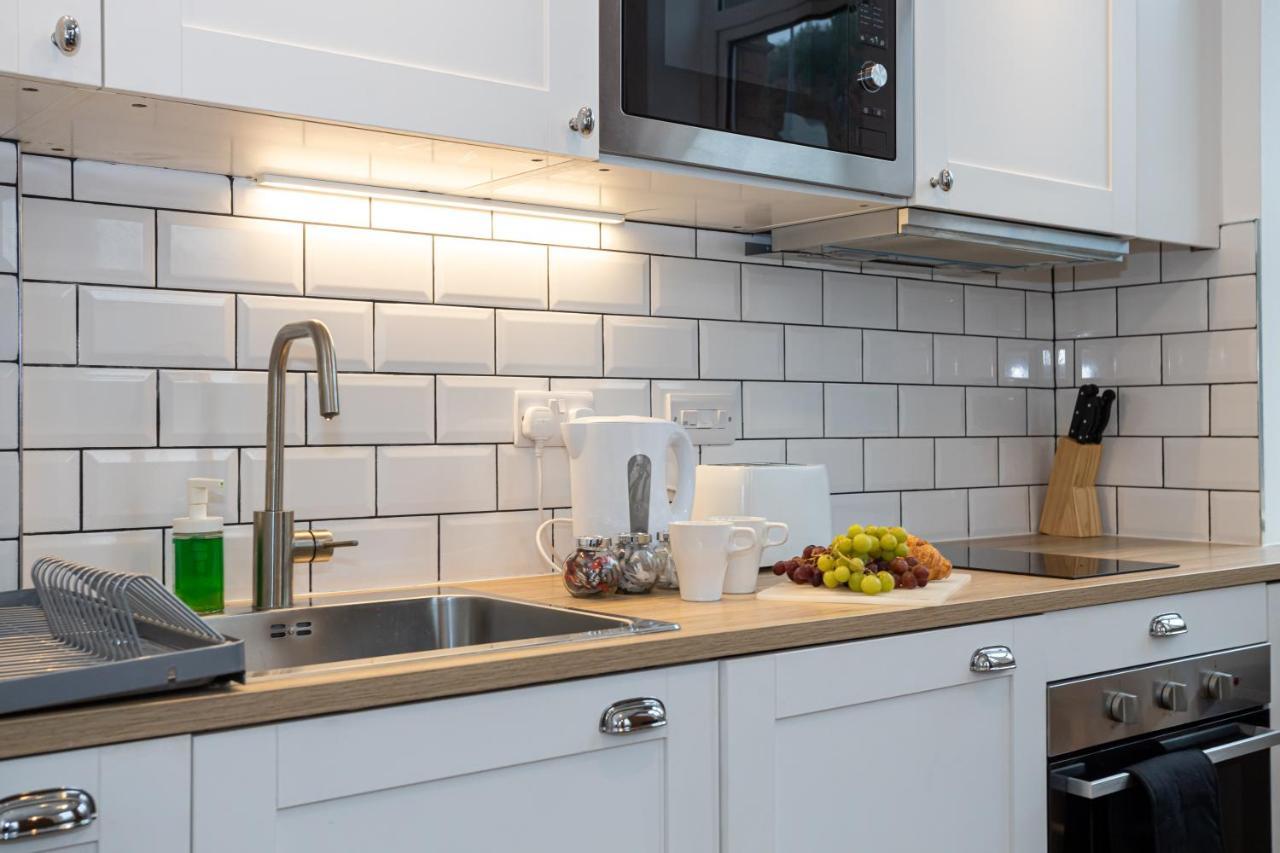 Pillo Rooms Serviced Apartments - Salford Manchester Bagian luar foto