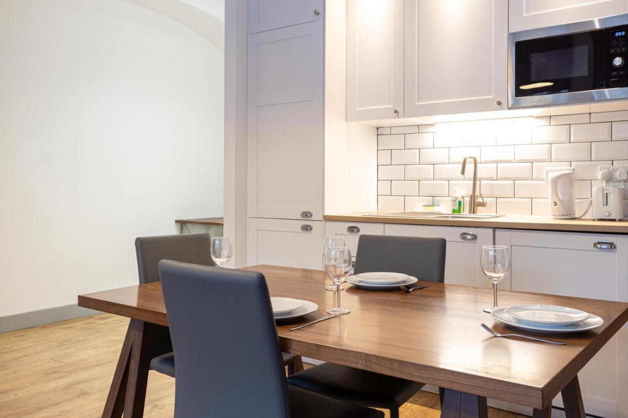 Pillo Rooms Serviced Apartments - Salford Manchester Bagian luar foto
