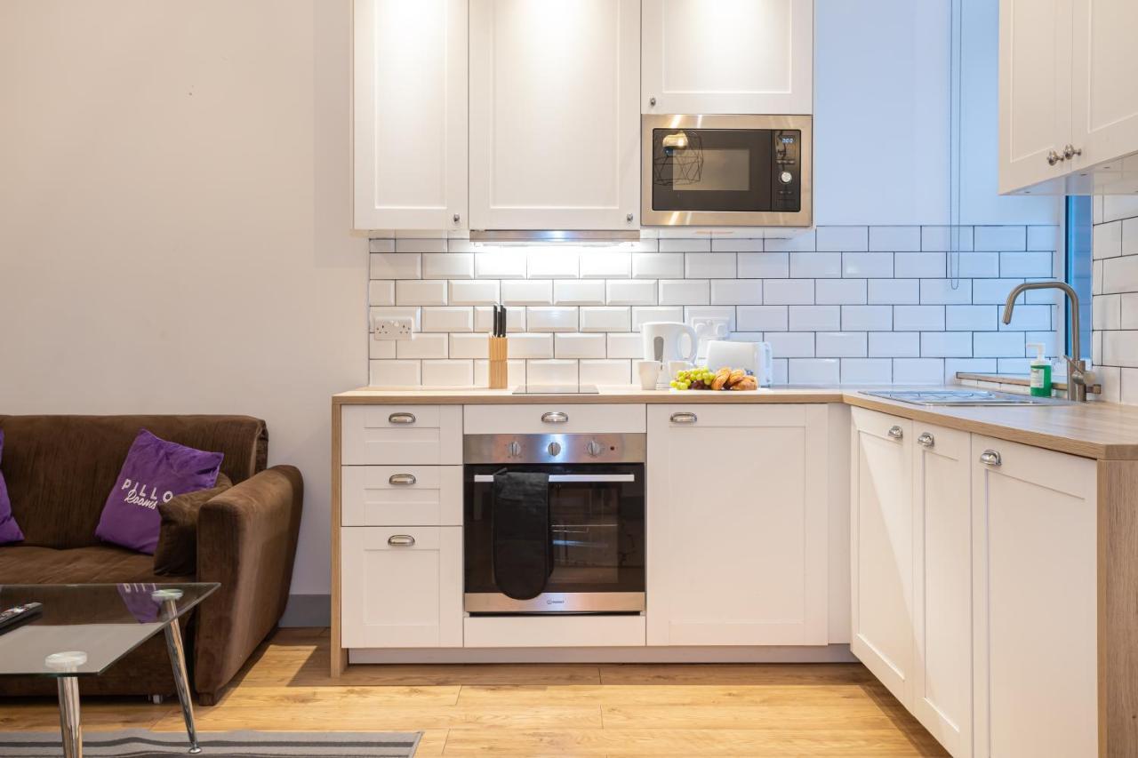 Pillo Rooms Serviced Apartments - Salford Manchester Bagian luar foto