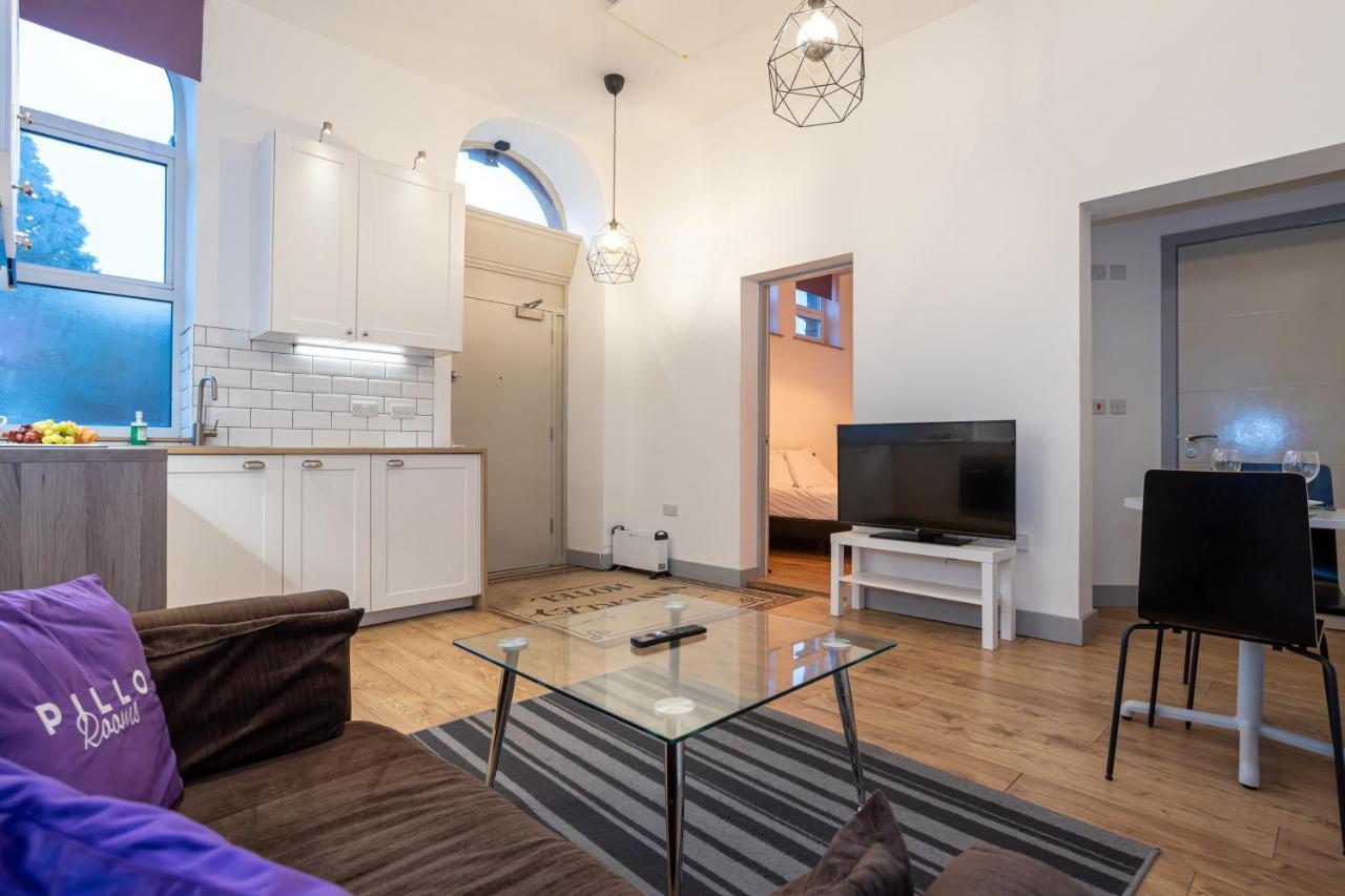 Pillo Rooms Serviced Apartments - Salford Manchester Bagian luar foto