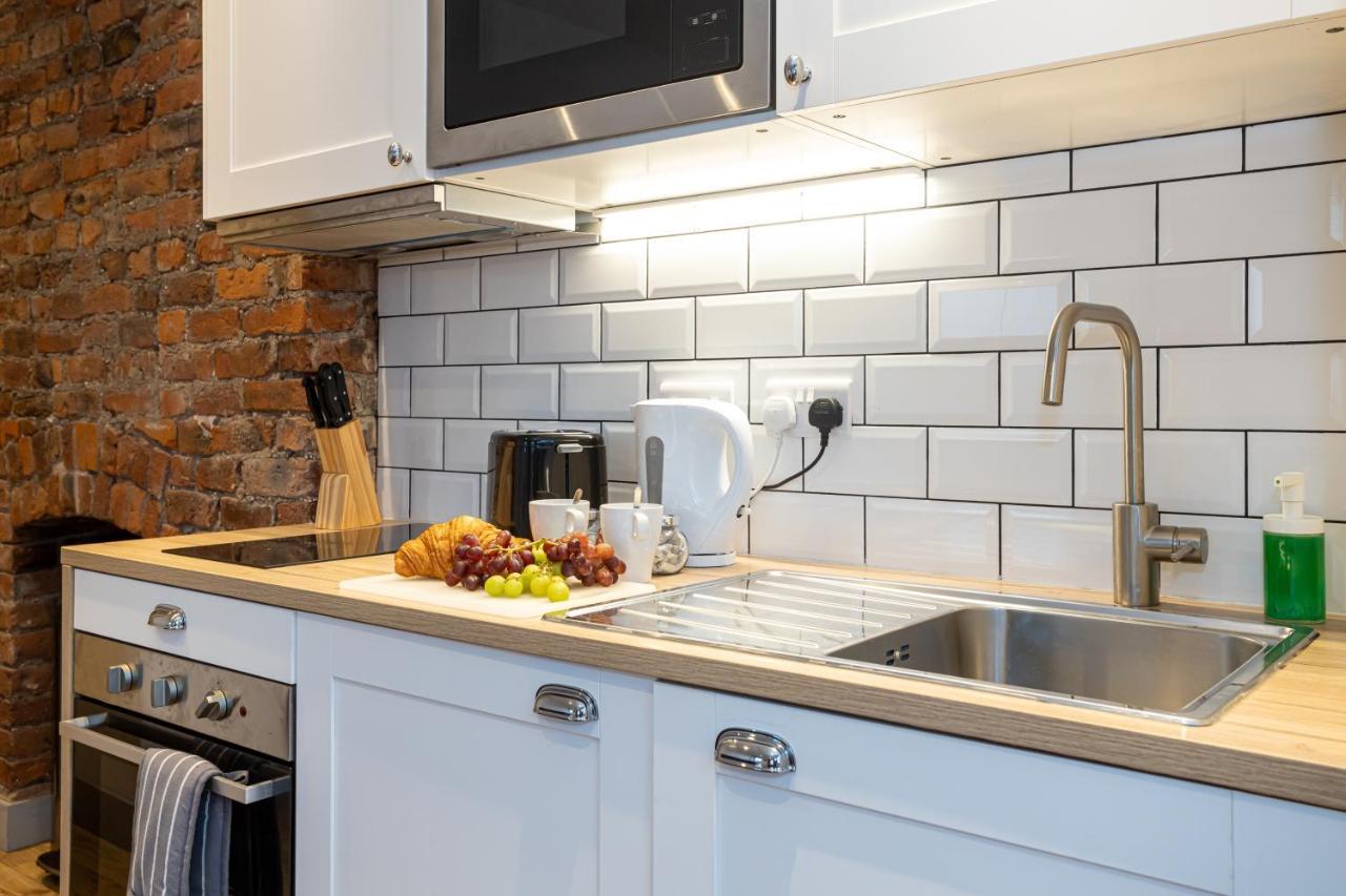 Pillo Rooms Serviced Apartments - Salford Manchester Bagian luar foto