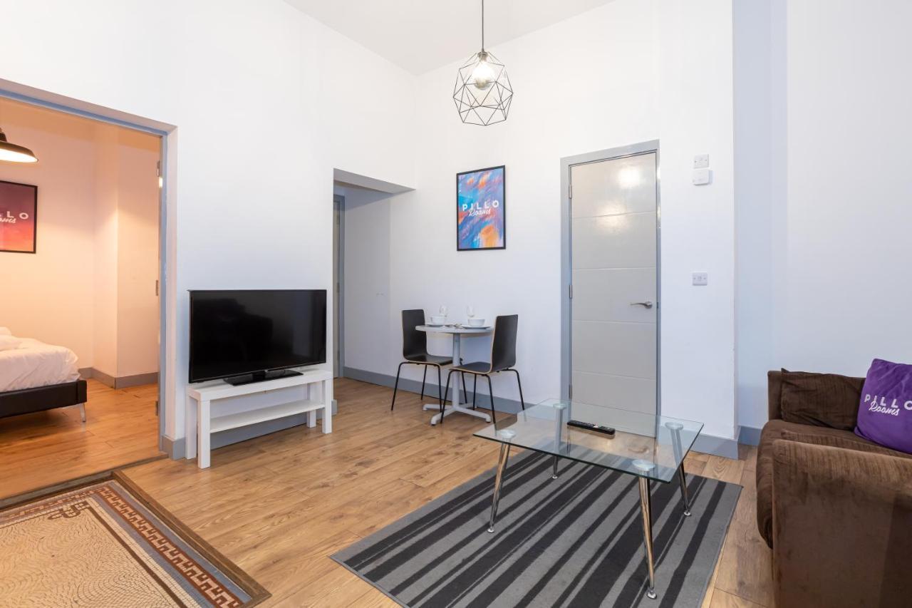 Pillo Rooms Serviced Apartments - Salford Manchester Bagian luar foto