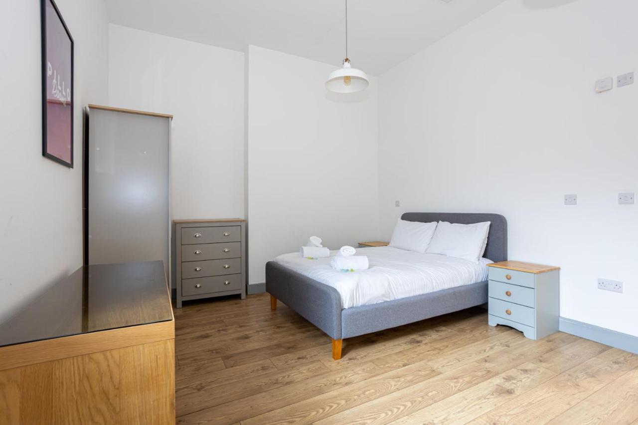 Pillo Rooms Serviced Apartments - Salford Manchester Bagian luar foto