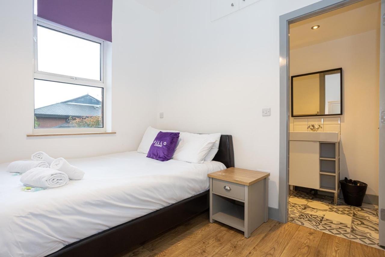 Pillo Rooms Serviced Apartments - Salford Manchester Bagian luar foto
