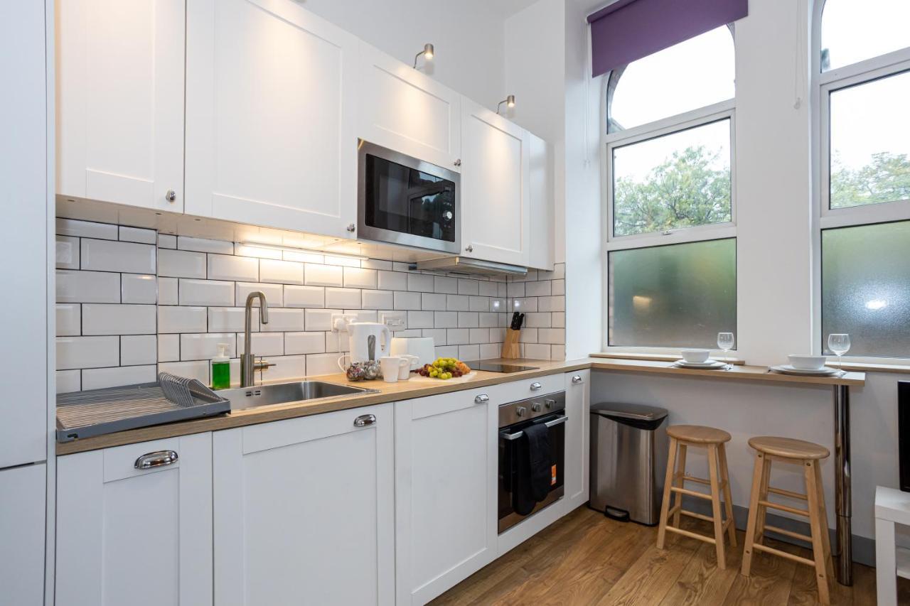 Pillo Rooms Serviced Apartments - Salford Manchester Bagian luar foto