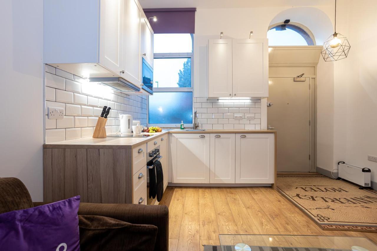 Pillo Rooms Serviced Apartments - Salford Manchester Bagian luar foto